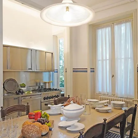 Villa Laura Luxury With Lake View Private Pool, Close The Town And The Lake *