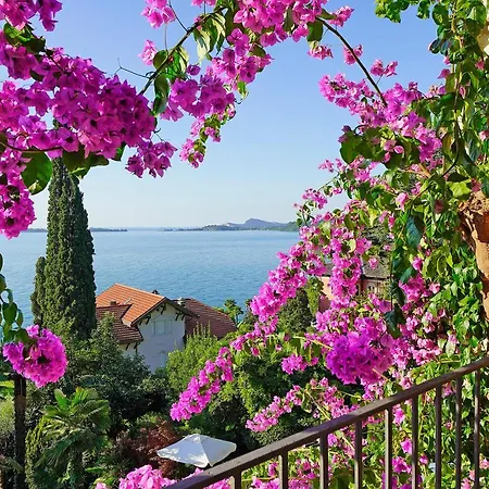 Laura Luxury With Lake View Private Pool, Close The Town And The Lake Gardone Riviera