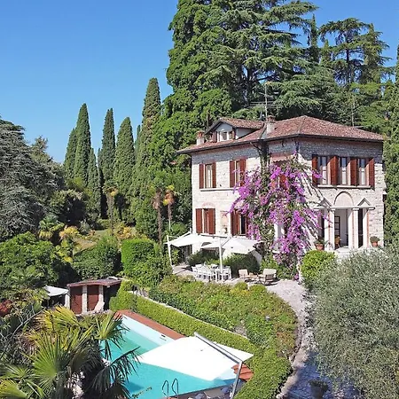 Laura Luxury With Lake View Private Pool, Close The Town And The Lake Villa *