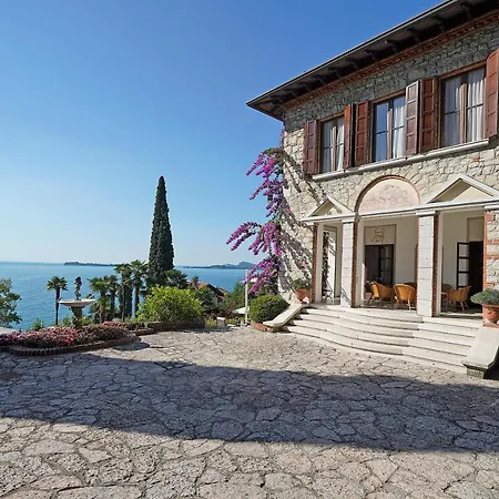 Laura Luxury With Lake View Private Pool, Close The Town And The Lake