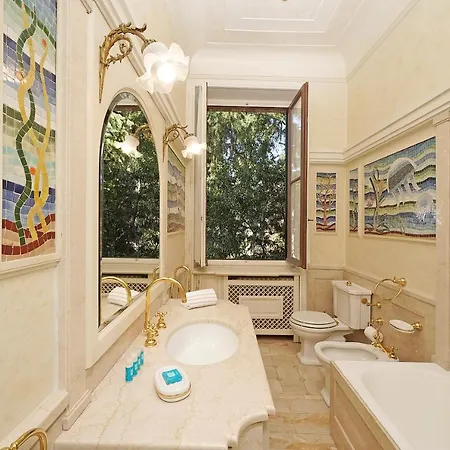 Villa Laura Luxury With Lake View Private Pool, Close The Town And The Lake *